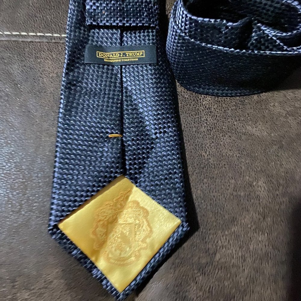 Donald J. Trump Mens Necktie Blue Geometric Woven Hand Made Signature Collection - Picture 6 of 9